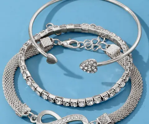 Bracelet de femme et jeune fille.