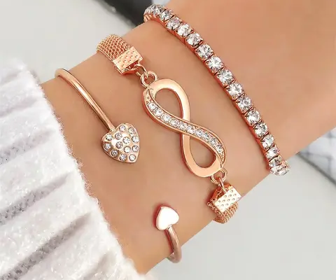 Bracelet de femme et jeune fille.