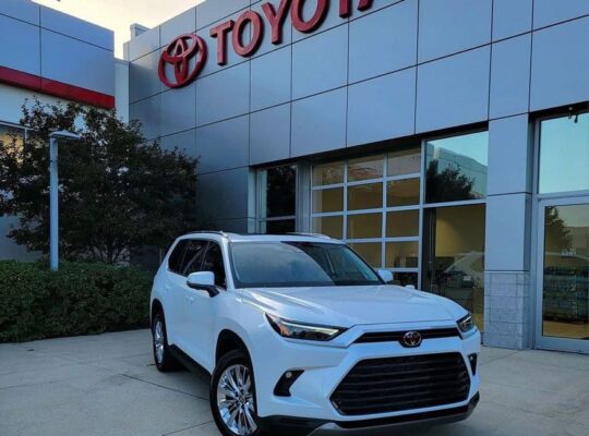 TOYOTA HIGHLANDER