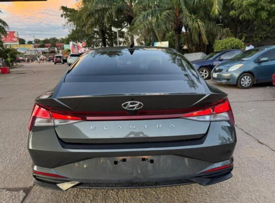 HYUNDAI ELANTRA