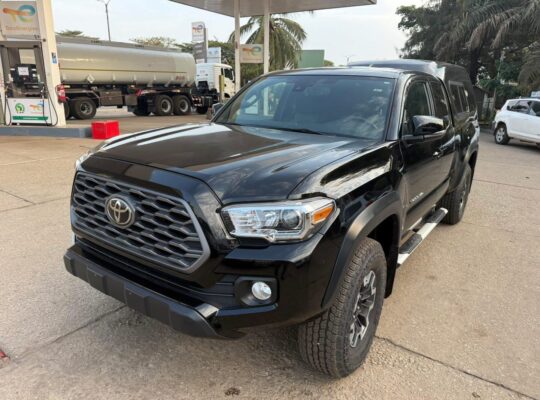 TOYOTA TACOMA