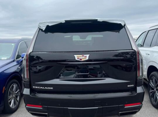 CADILLAC ESCALADE 600
