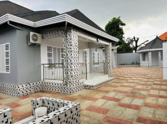 VILLA MODERNE ET ANNEXE À VENDRE À COYAH . Quarti