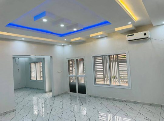 VILLA MODERNE ET ANNEXE À VENDRE À COYAH . Quarti