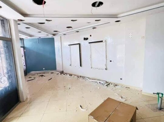Conakry Business Un Grand Magasin a LOUER au plei