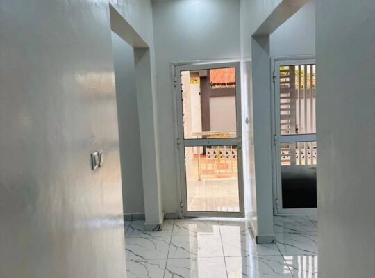 VILLA MODERNE ET ANNEXE À VENDRE À COYAH . Quarti