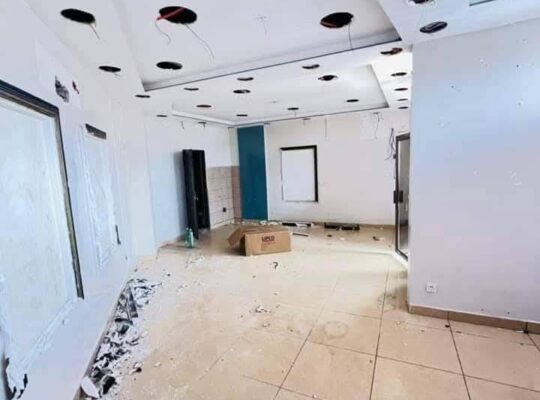 Conakry Business Un Grand Magasin a LOUER au plei