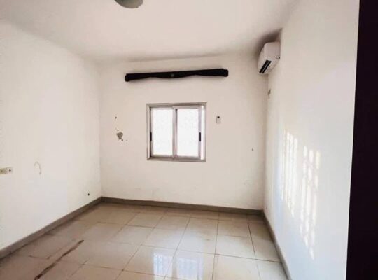 À LOUER – APPARTEMENT IDÉAL POUR BUREAU À KIPE Sit