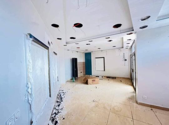 Conakry Business Un Grand Magasin a LOUER au plei