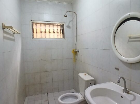 EN #LOCATION #Disponible à #LOUER À #PETIT_SIMBAYA