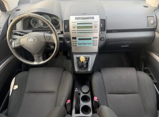 TOYOTA COROLLA VERSO