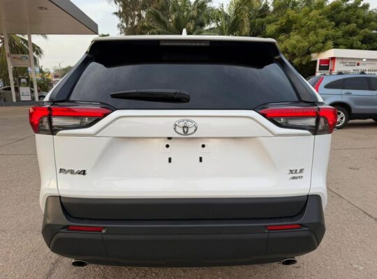 TOYOTA RAV4 XLE
