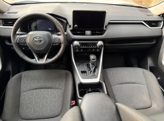 TOYOTA RAV4 XLE
