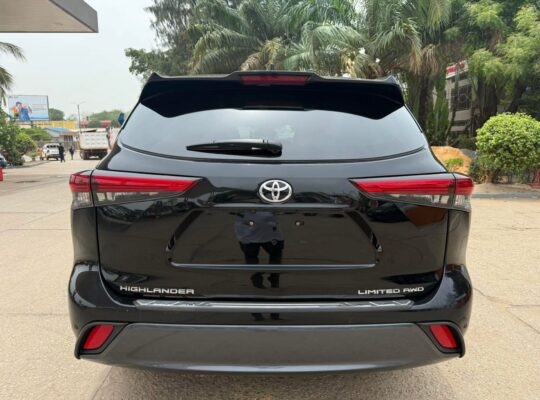 TOYOTA HIGHLANDER
