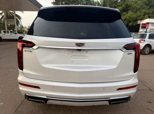 CADILLAC XT6