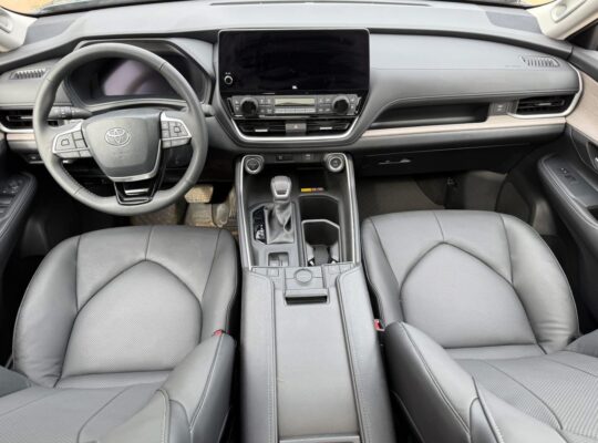 TOYOTA HIGHLANDER