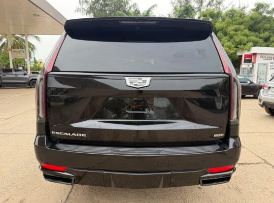 CADILLAC ESCALADE 600