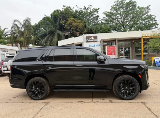 CADILLAC ESCALADE 600