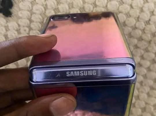 SAMSUNG Z FLIP