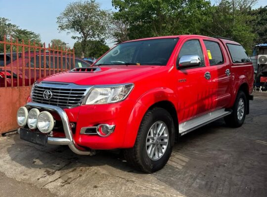 TOYOTA HILUX