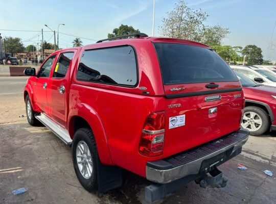TOYOTA HILUX