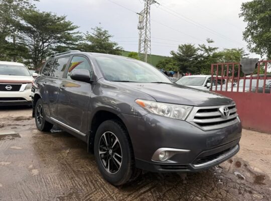 TOYOTA HIGHLANDER