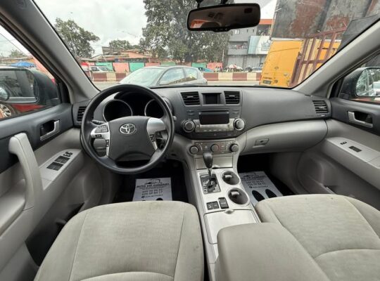 TOYOTA HIGHLANDER