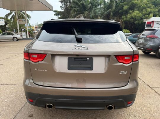 JAGUAR F-PACE