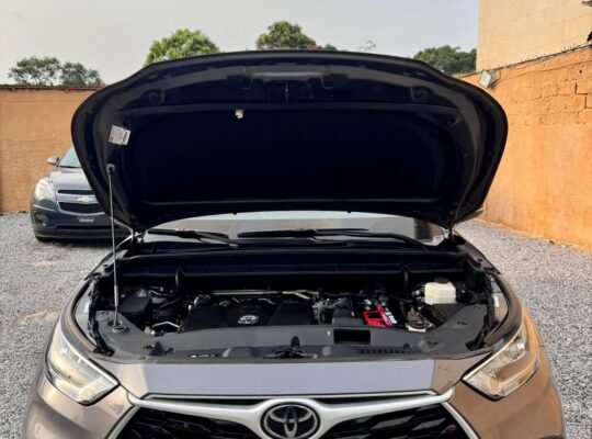 TOYOTA HIGHLANDER