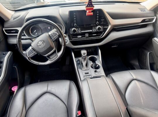 TOYOTA HIGHLANDER
