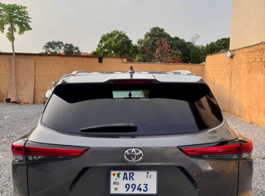 TOYOTA HIGHLANDER