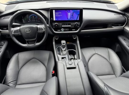 TOYOTA HIGHLANDER