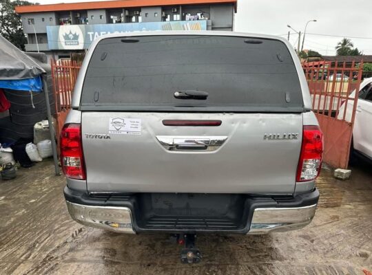TOYOTA HILUX