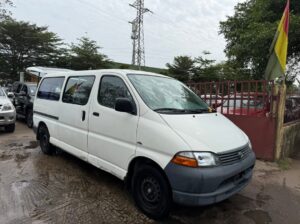 TOYOTA HIACE