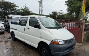 TOYOTA HIACE