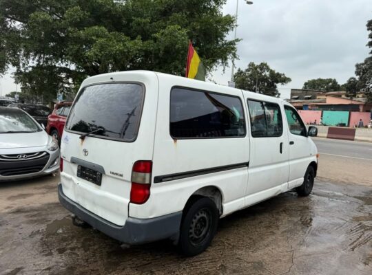 TOYOTA HIACE