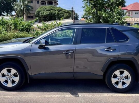 TOYOTA RAV4 XLE