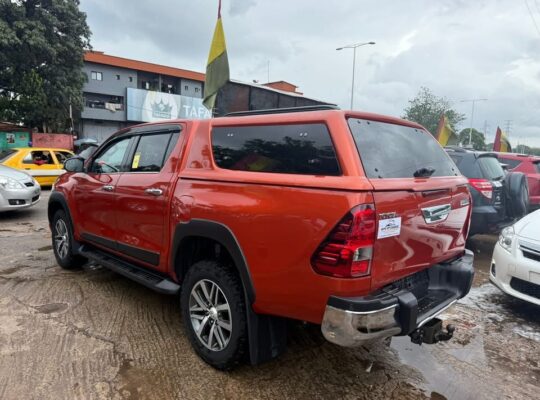 TOYOTA HILUX