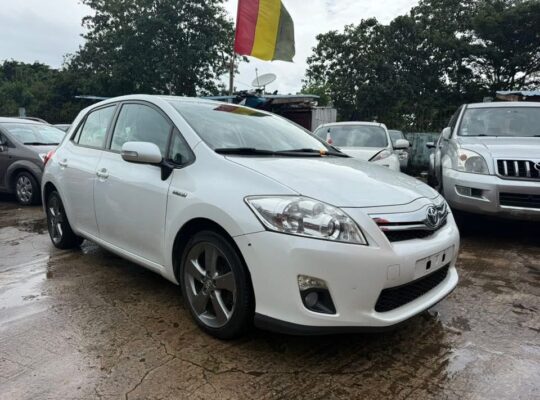 TOYOTA AURIS