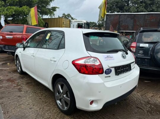 TOYOTA AURIS