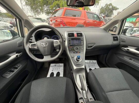 TOYOTA AURIS